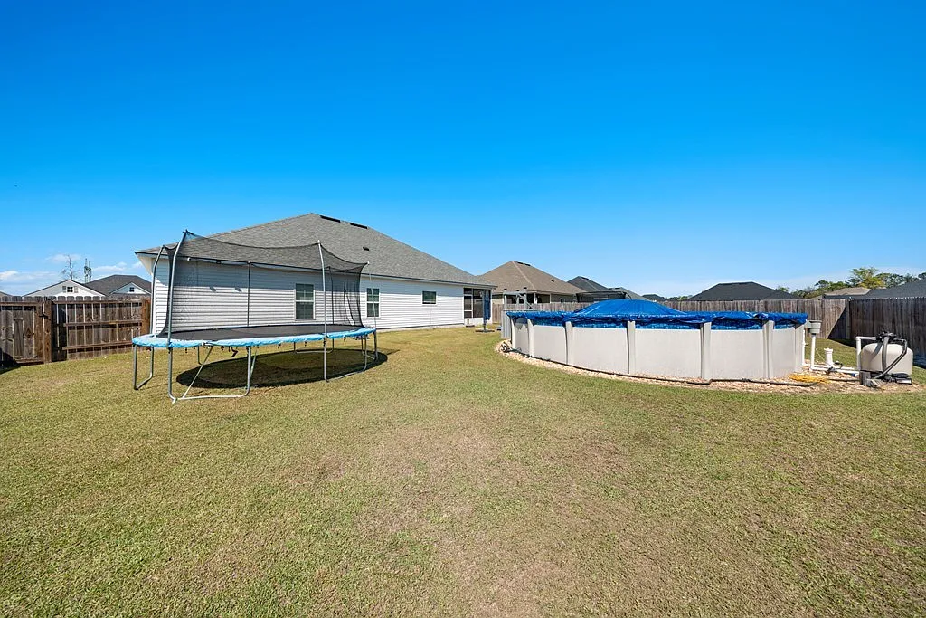 4 bed, 2.0 bath, 2023 sqft, $2,200 — Photo 2