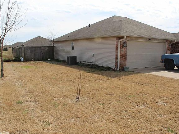 2nd image of 1016 Yarrow Dr