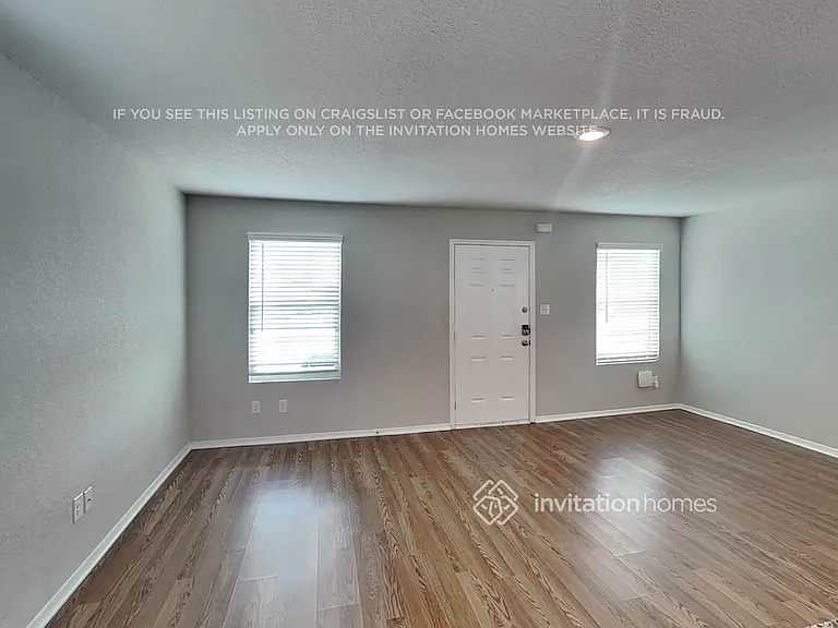 5445 Verdugos Palace — Photo 5