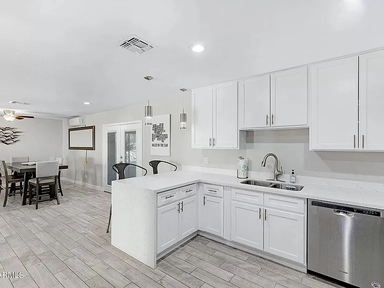 1834 E Alameda Dr — Photo 11