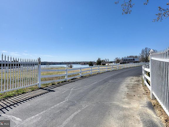 Image 3: : Driveway Entrance