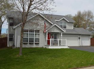 810 Needle Point Dr, Machesney Park, IL 61115