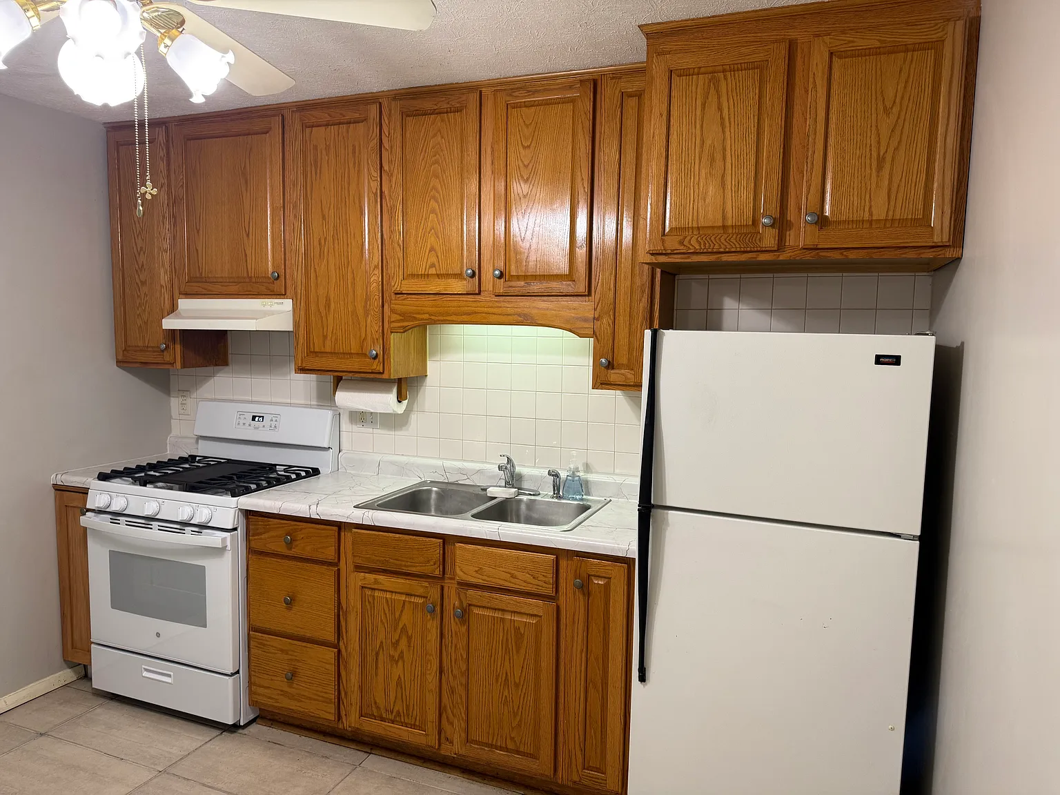 1004 Sheryl Ln — Photo 2