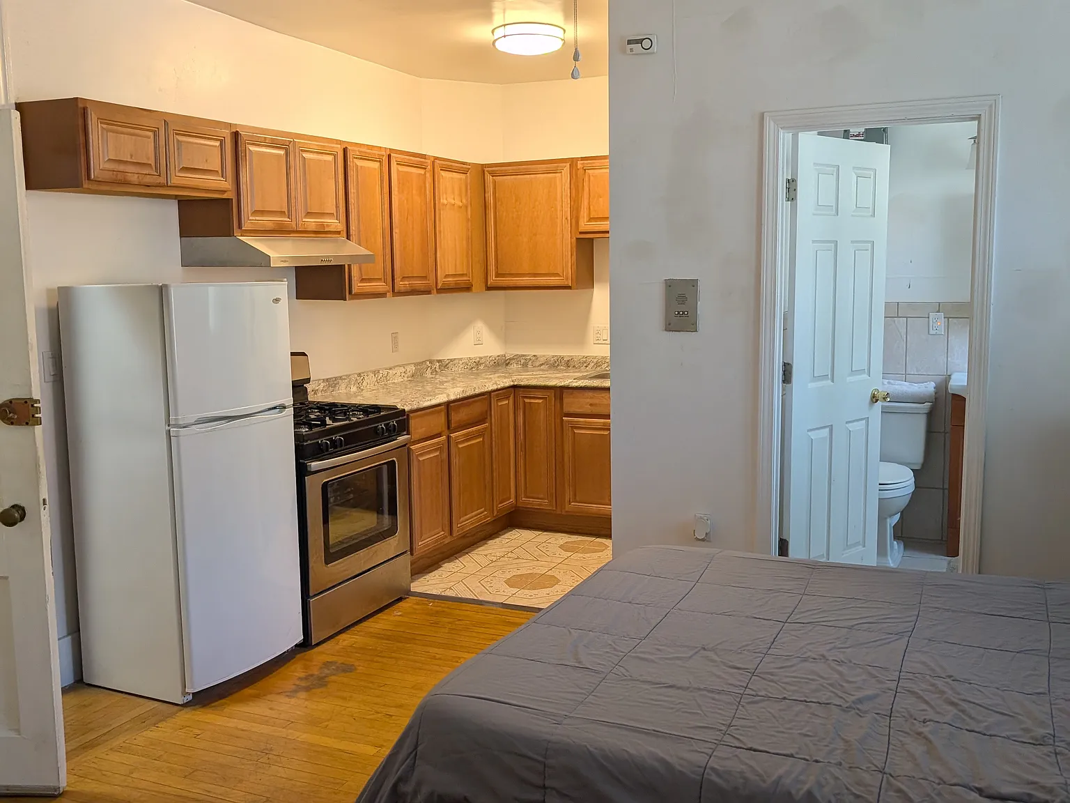 Studio, 350 sqft, $2,200 — Photo 1