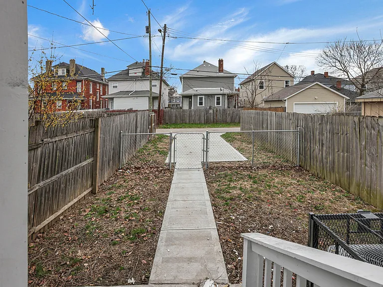 112 S Cypress Ave — Photo 15
