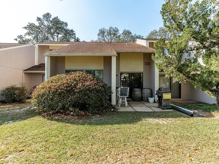 800 Bay Dr #10 — Photo 46