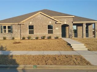 904 Bluebonnet Dr, Desoto, TX 75115