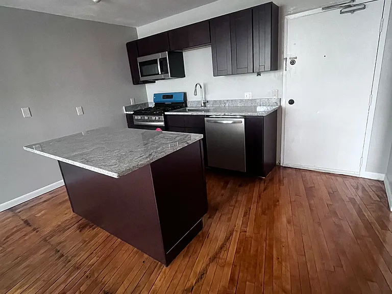 607 Charles St #8 — Photo 9