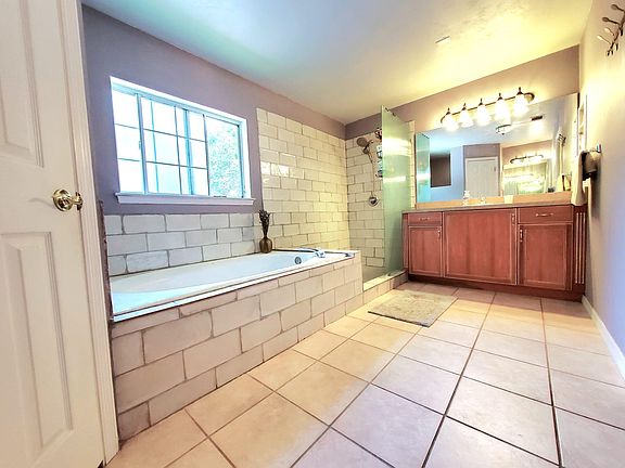 3rd image of 11333 NW 35th Ave