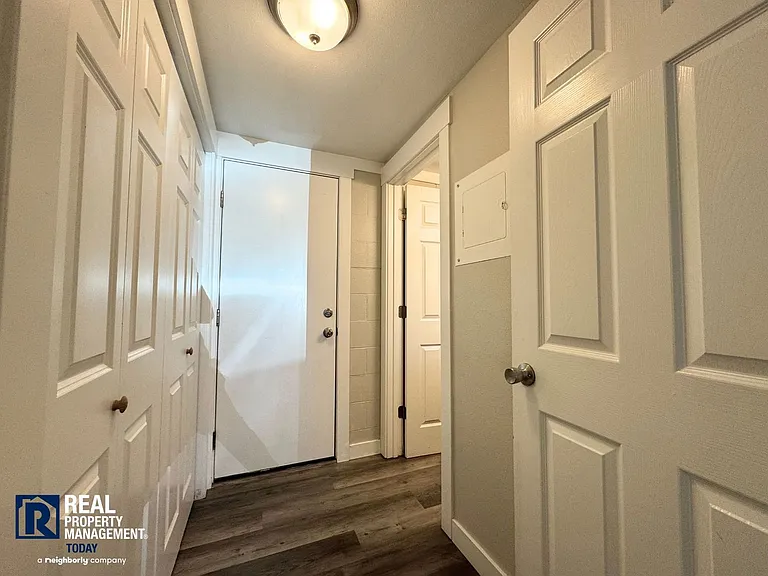 6415 Steilacoom Blvd SW Tacoma — Photo 14