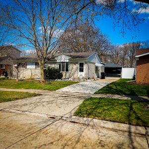 22102 Loretta St, Woodhaven, MI, 48183