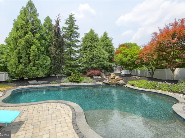 503 Maple Ave, Hershey, PA 17033