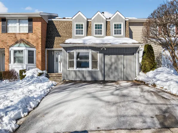 61 Estate Court #61, Woodbury, NY 11797
