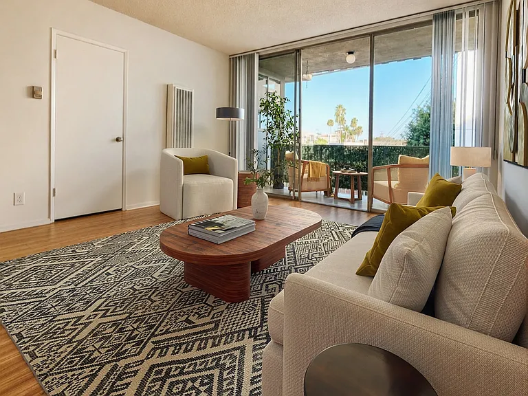 1447 S Saltair Ave #208 — Photo 3