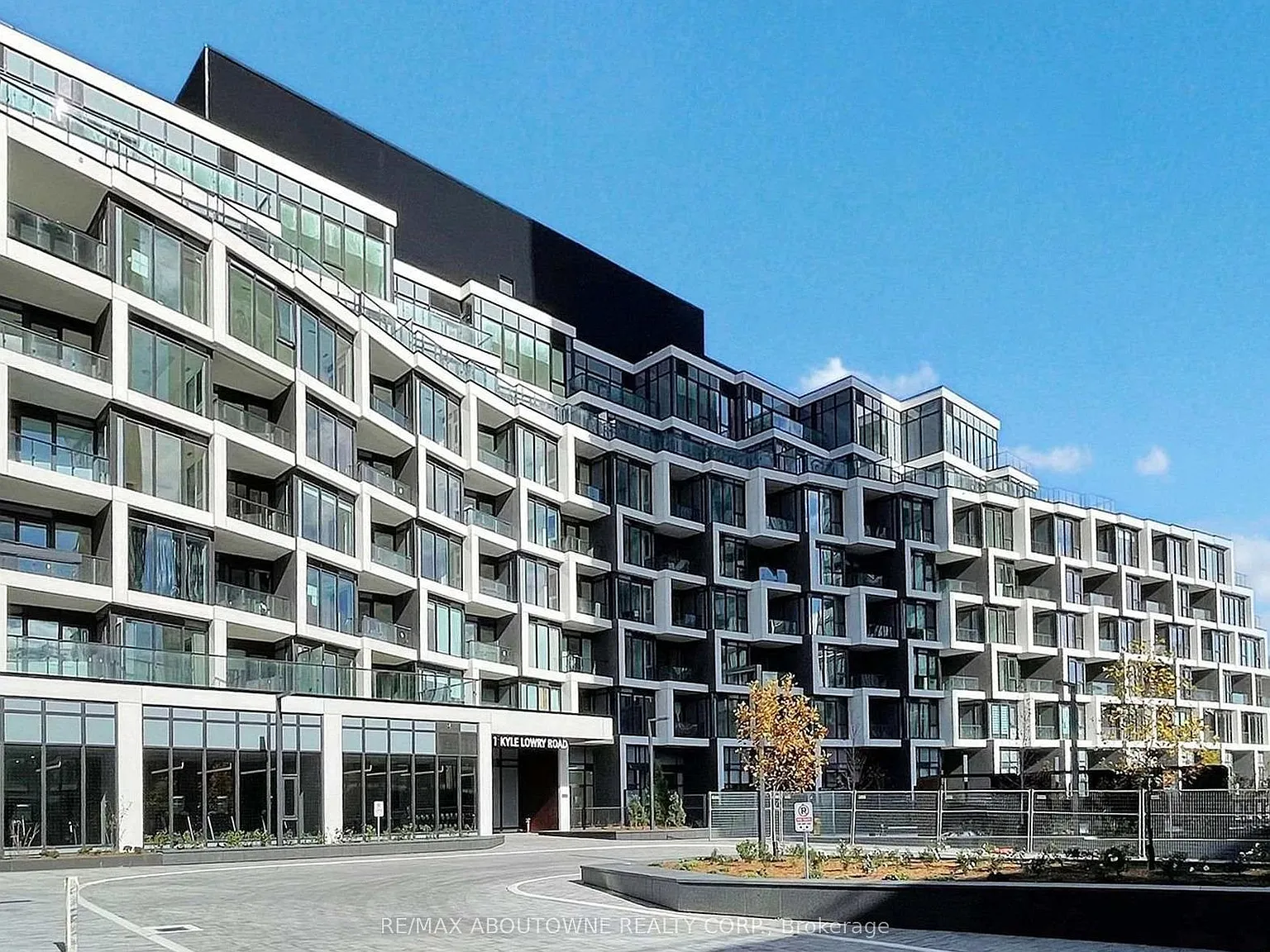 2 bed, $1,900 — Photo 2