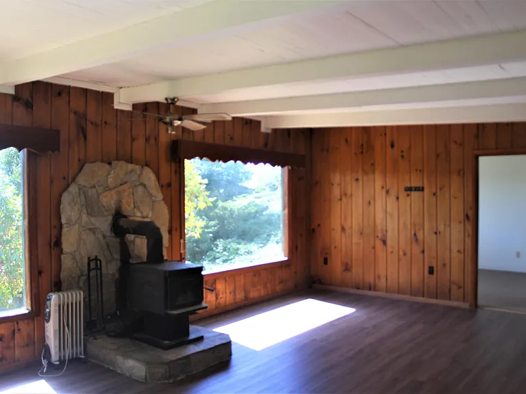 1523 Yaquina Bay Rd — Photo 3