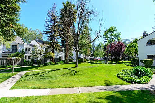 1055 N Capitol Ave Photo 1