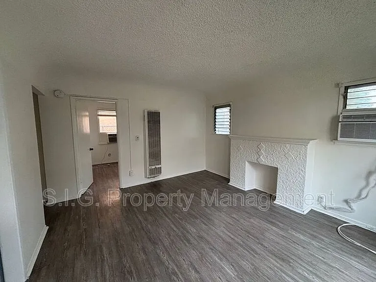 417 E Elmwood Ave #B — Photo 11