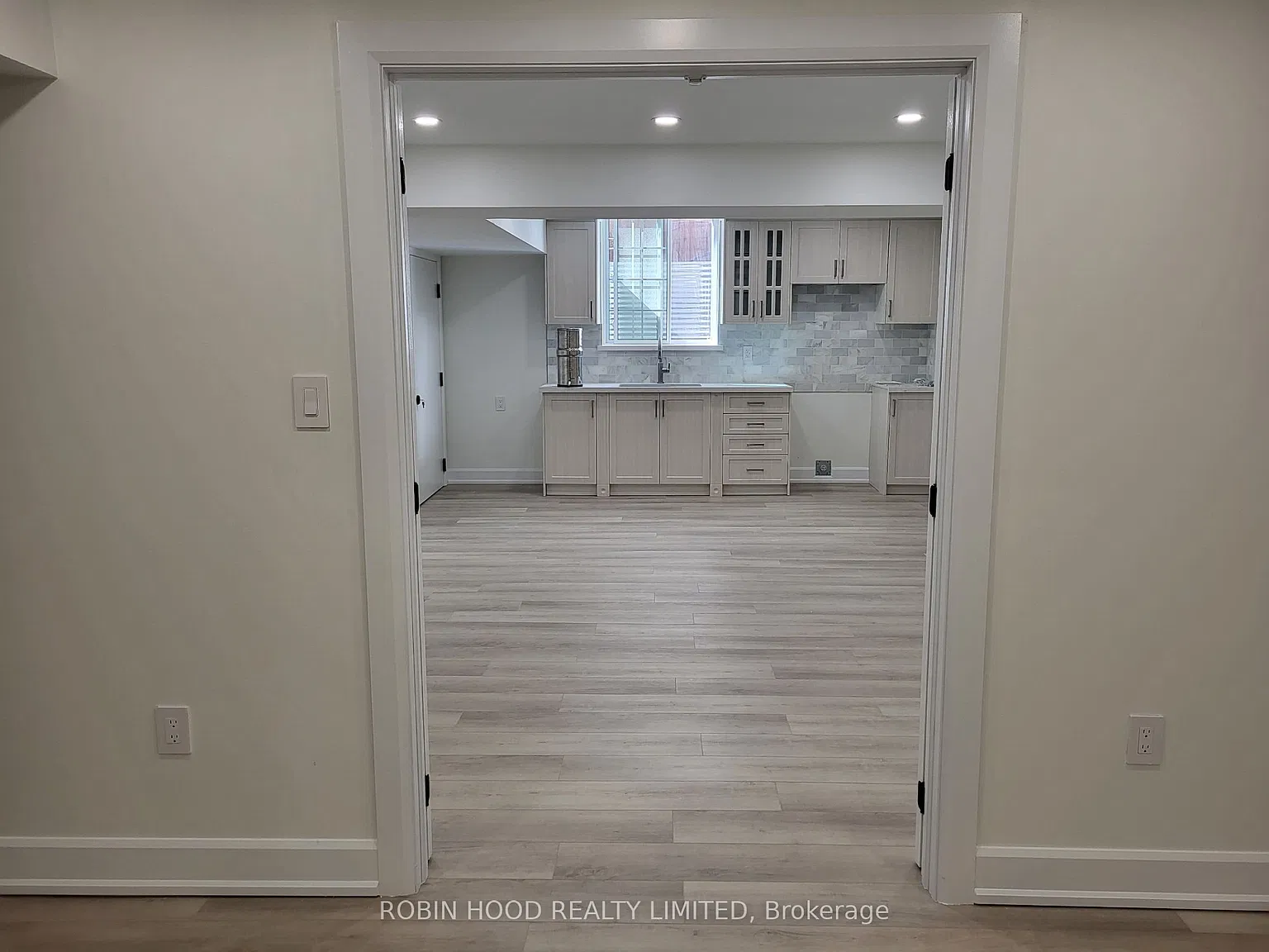 6 bed, $2,100 — Photo 4