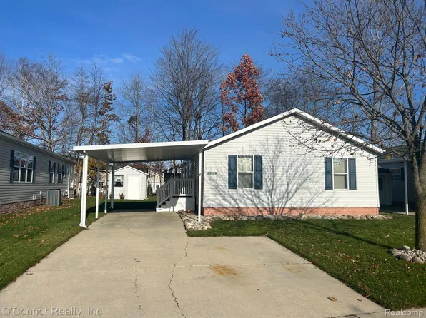6224 Square Lake Dr, Smiths Creek, MI 48074