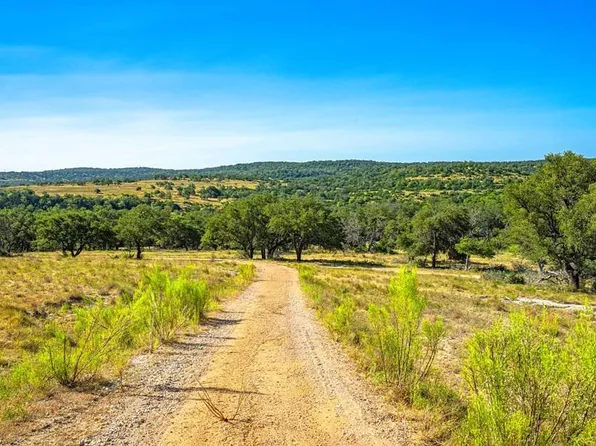 3690 Schumann Rd, Fredericksburg, TX 78671