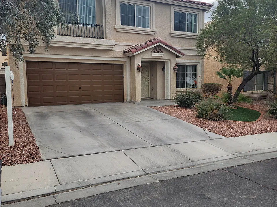 1083 Shady Charmer Ave