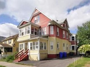 34 Rochelle St, Springfield, MA 01109