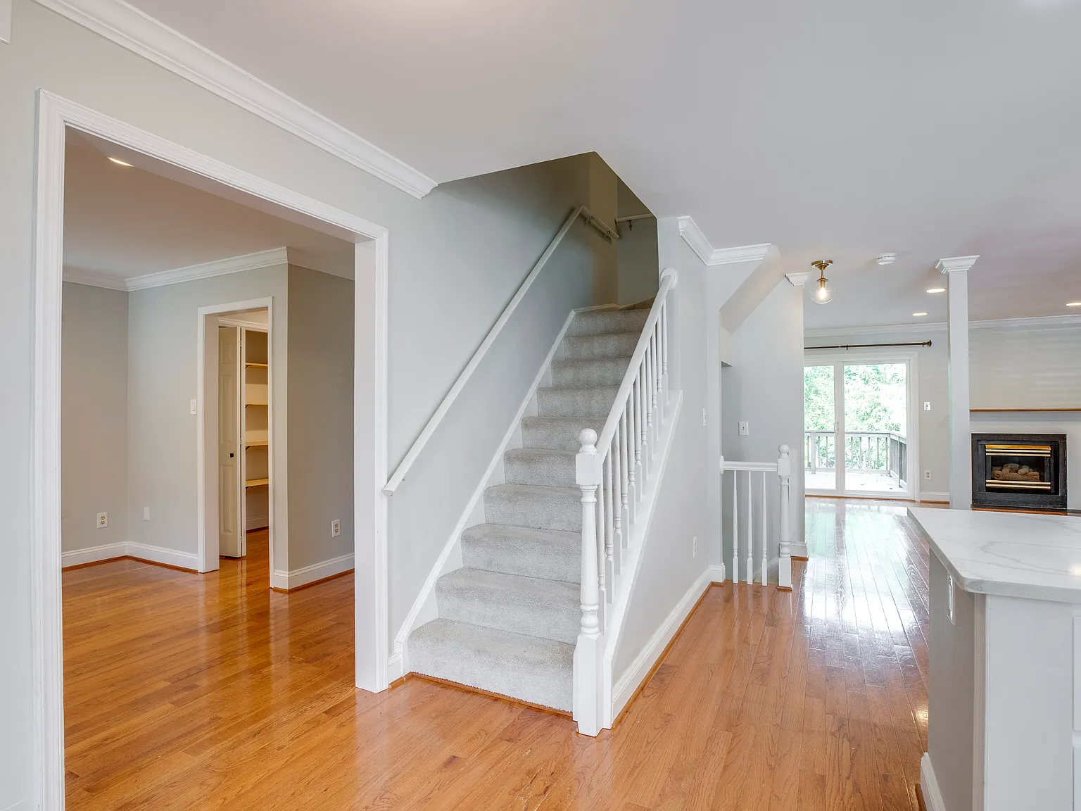 3 bed, 2368 sqft, $3,300 — Photo 4