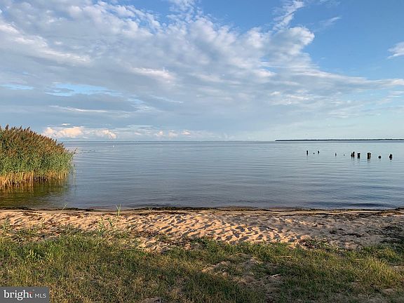 3rd image of 3904 Tidewood Rd