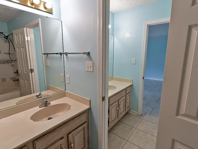 1901 Calumet Pkwy — Photo 22
