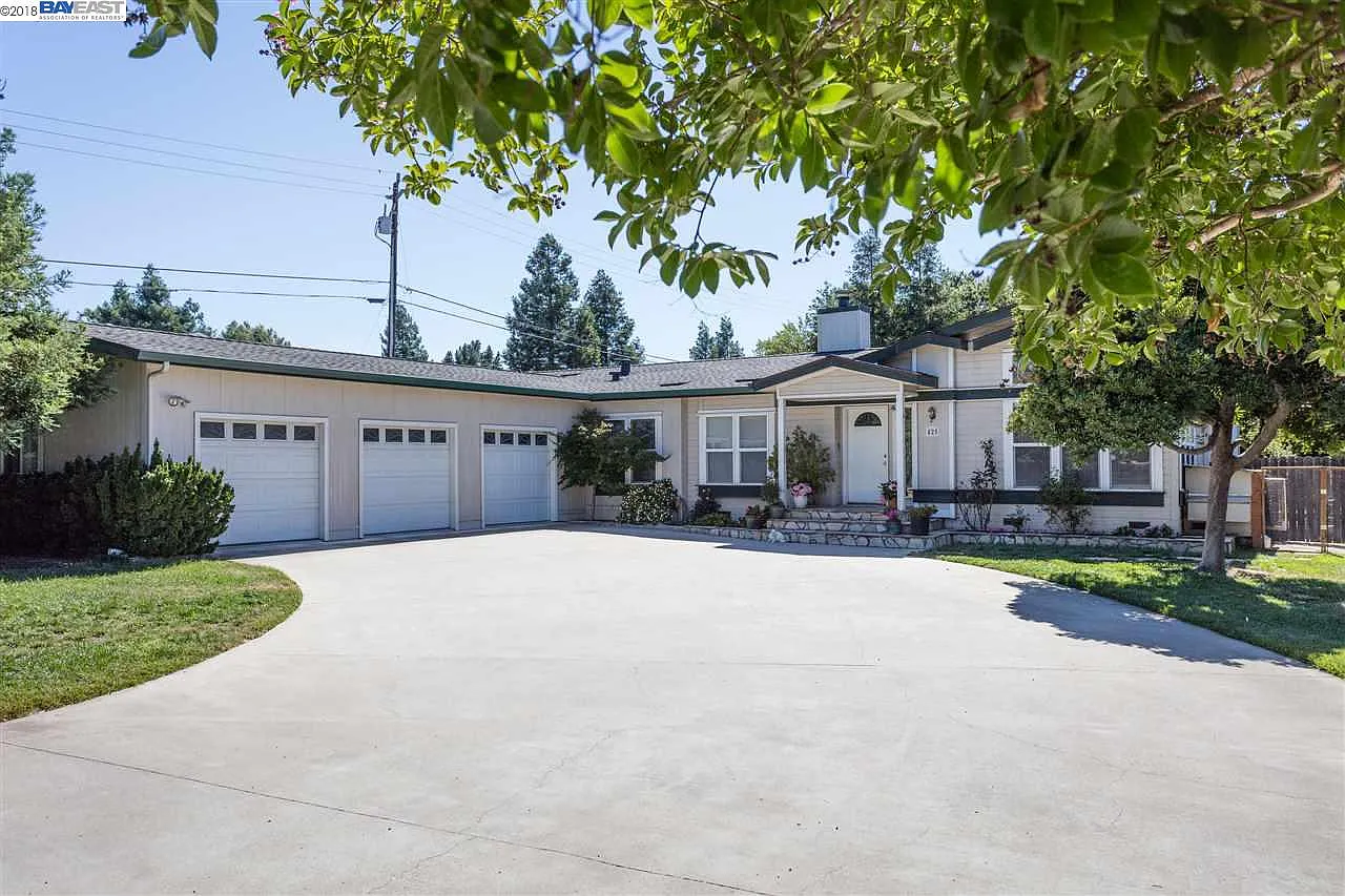 425 Virginia Way photo 1