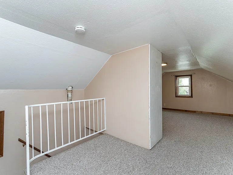 85 Linden St — Photo 4
