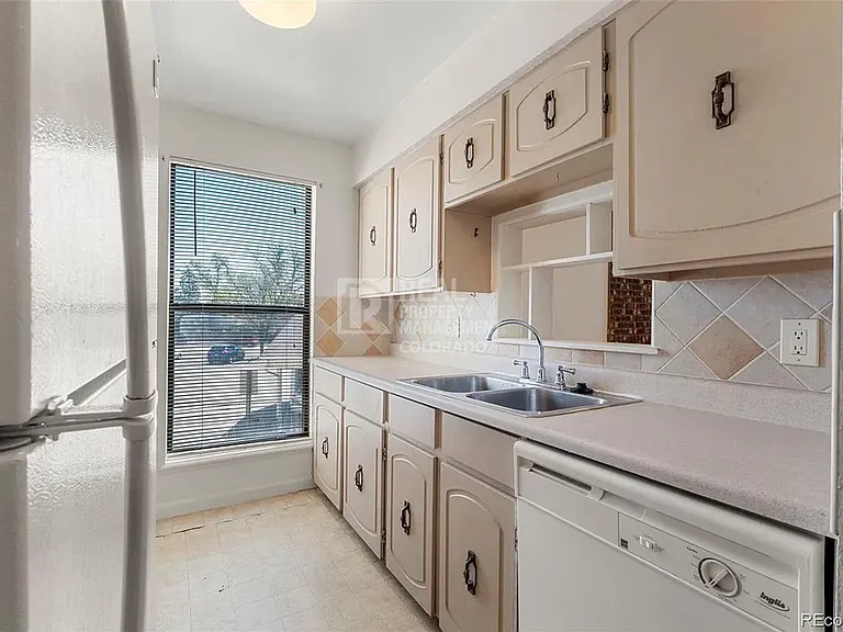 3662 S Granby Way #J05 — Photo 6
