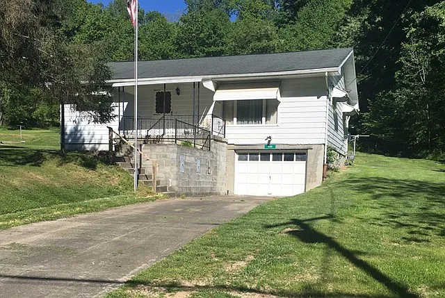 400 Hinkley Hollow Rd photo 1