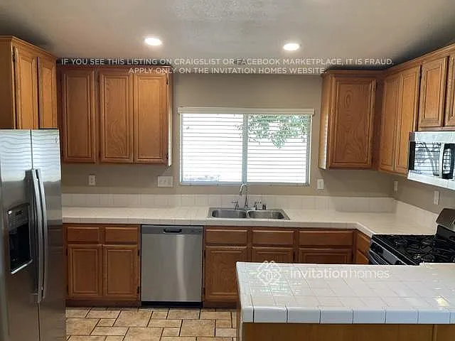 2628 N Maple Ave — Photo 6