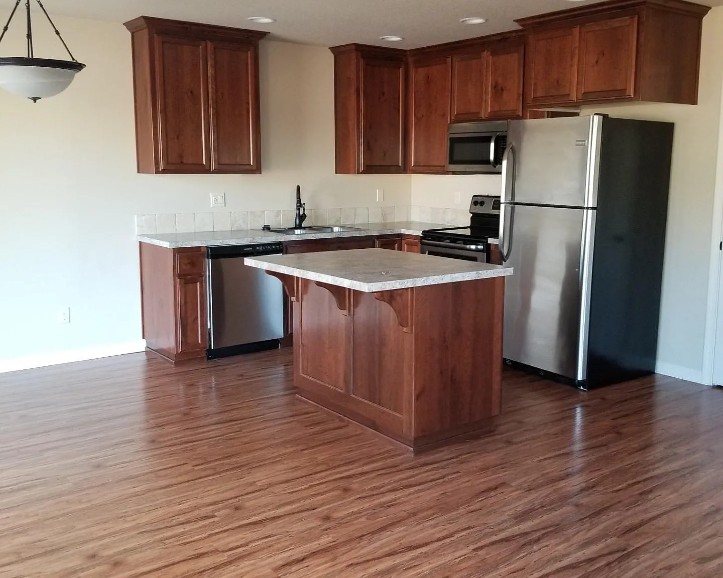 4 bed, 2.5 bath, 1440 sqft, $2,300 — Photo 2