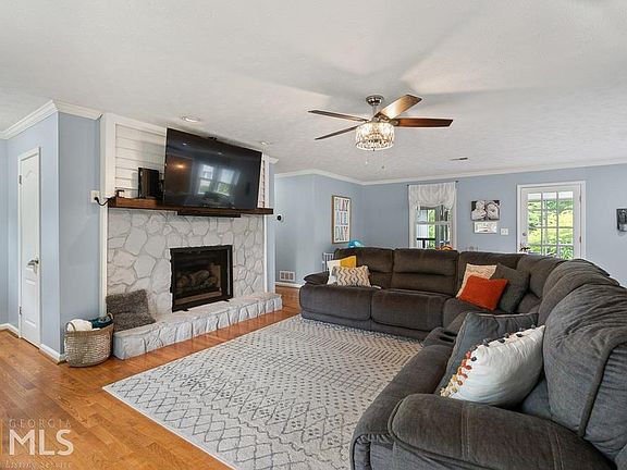 5th image of 3789 Fisher Dr SW