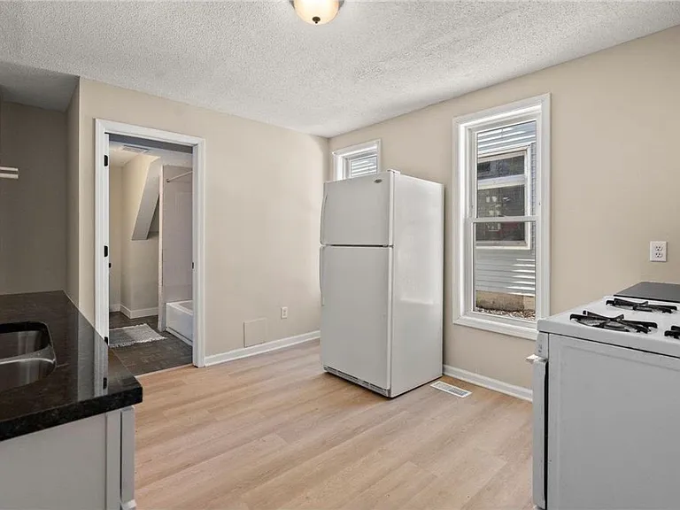 1083 Beech St #1 — Photo 17