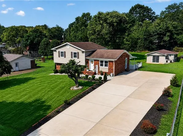 202 Harvest Dr, King, NC 27021