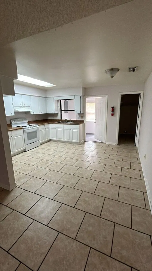 3229-3231 Julia Ct — Photo 3