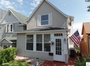 228 W 6th St, Duluth, MN 55806