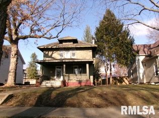 365 W Pine St, Canton, IL 61520