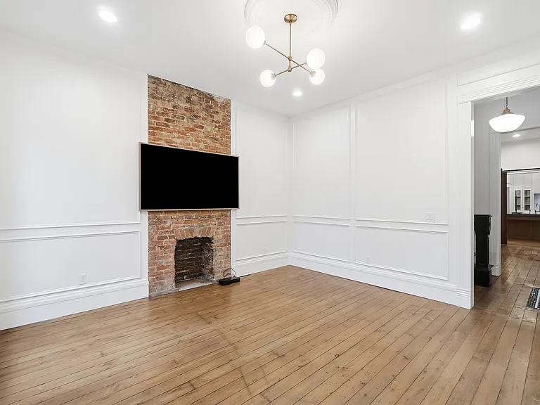 811 Monroe St — Photo 5