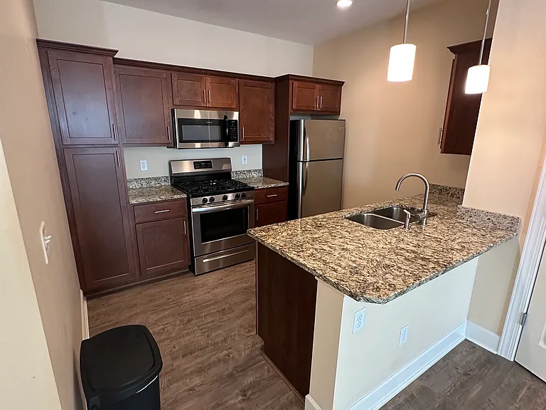 Dockside Village Apartments — Photo 34