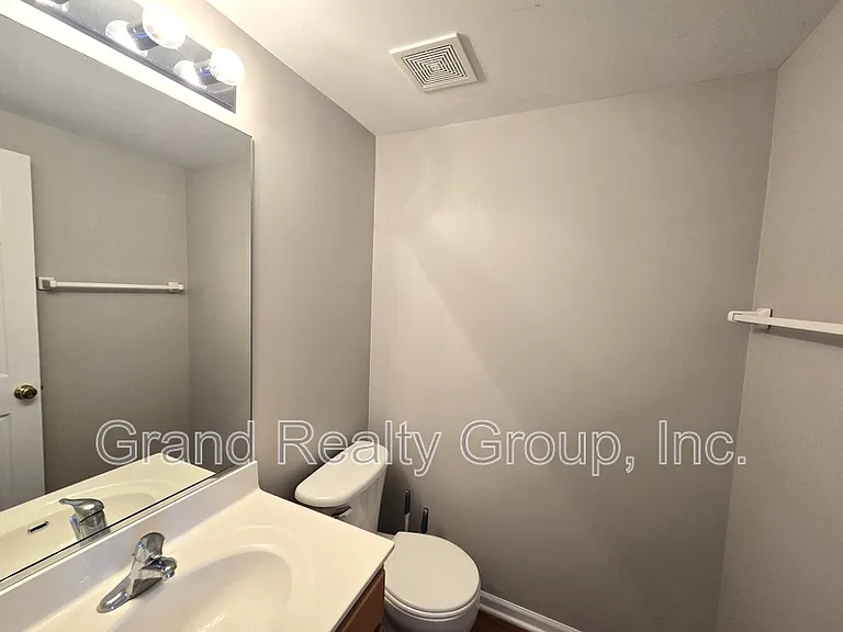 652 S Rosehall Ln — Photo 7