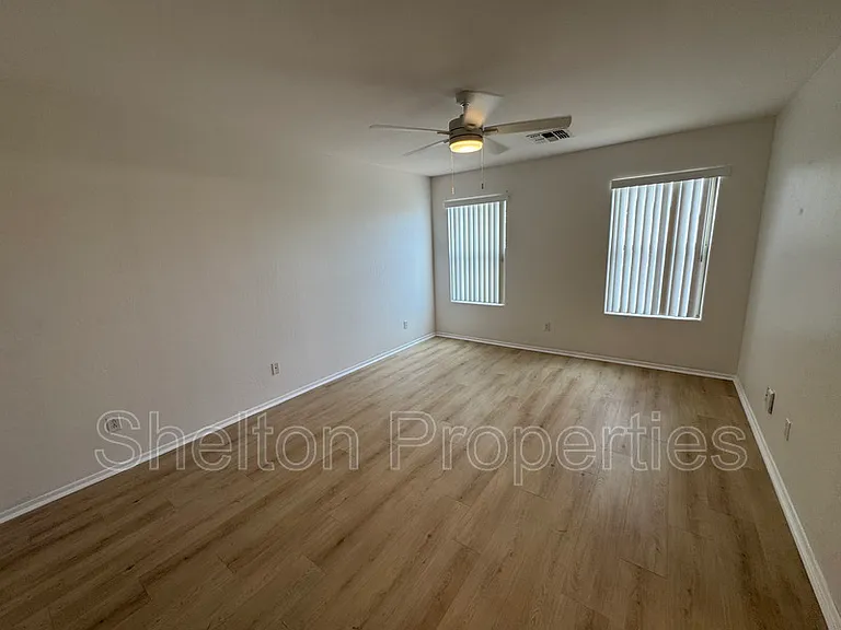 17229 W Caribbean Ln — Photo 10
