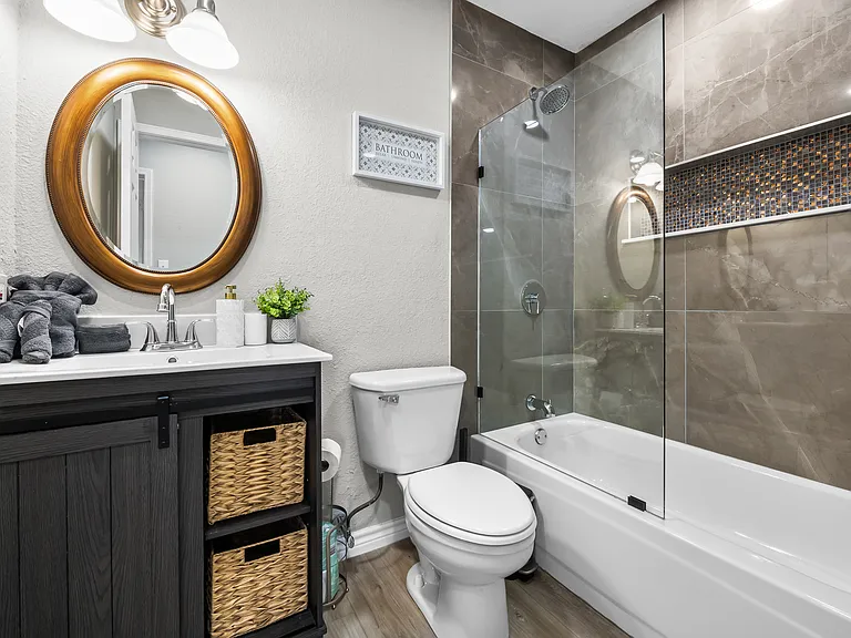 1040 Eagle Dr — Photo 17