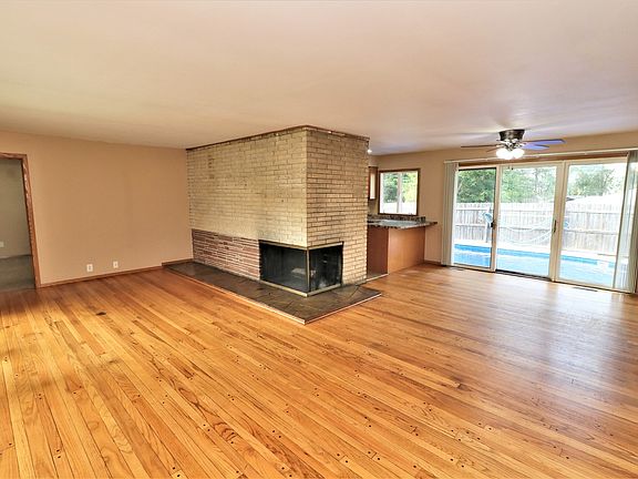 3rd image of 4814 Eastwood Ln