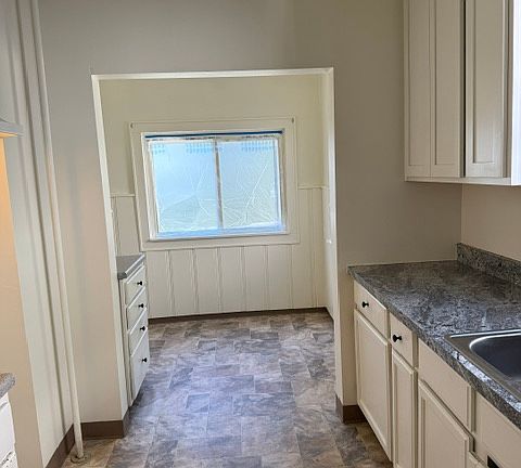 5th image of 900 Beardsley St