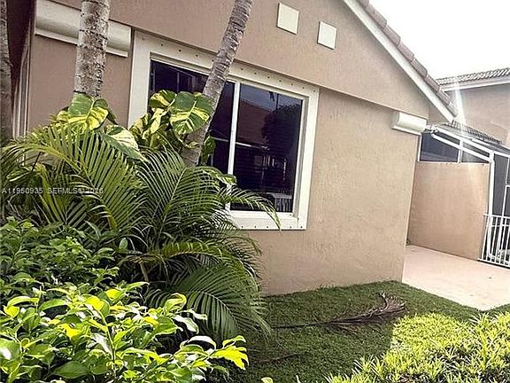 5th image of 15825 SW 11th St
